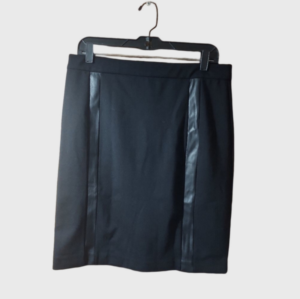 Carmen Marc Valvo || Black Skirt w/ Faux Leather Stripes Size 10